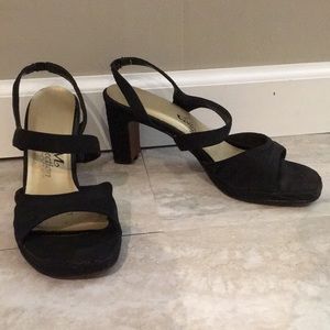 Straps black heel